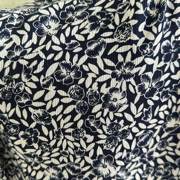 J.Crew blue and white floral V-neck blouse size S - Picture 6 of 8